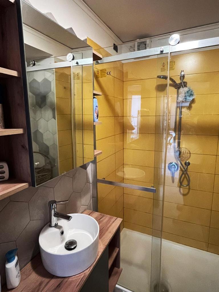 Miramari Apartment Наполи Екстериор снимка